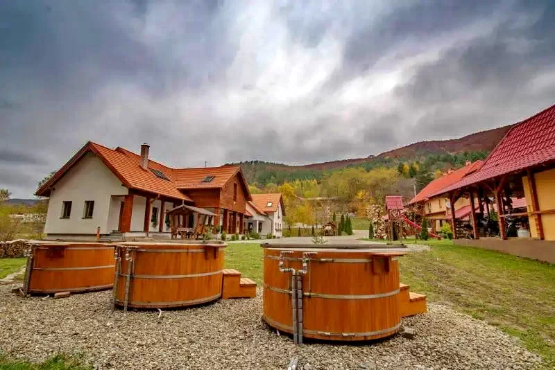 Corund Cazare | Sat de vacanță (K0778-30) Imaginea poate fi supusă drepturilor de autor. Se recomandă contactarea titularului drepturilor.