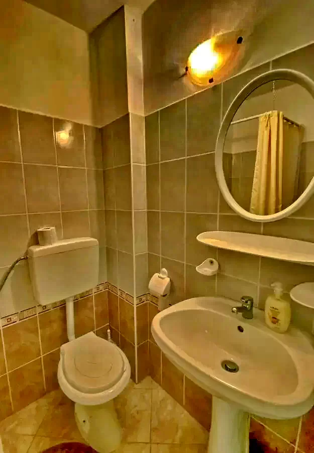 Korond Szállás | Motel (K1079-15) A kép szerzői jogvédelem alatt állhat. Javasolt a kapcsolatfelvétel a jog tulajdonossal.