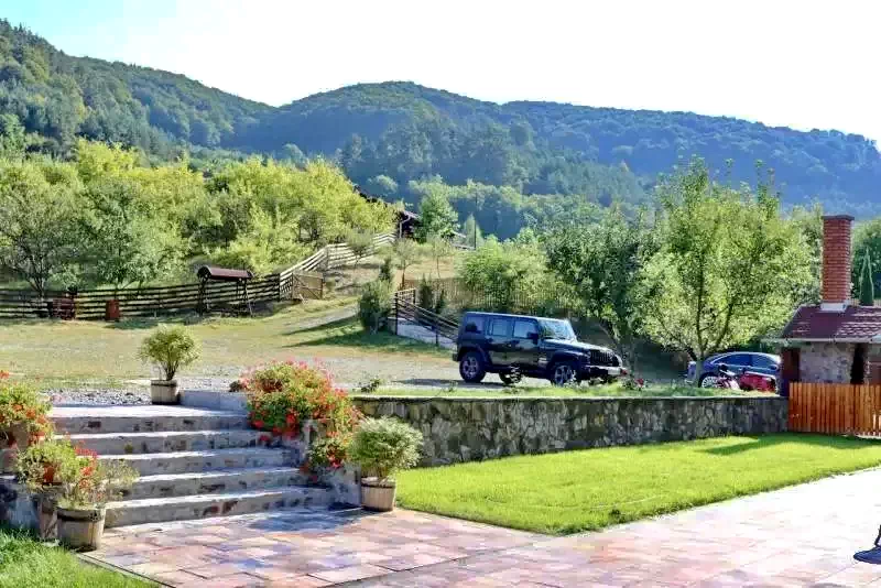 Corund Cazare | Motel (K1079-25) Imaginea poate fi supusă drepturilor de autor. Se recomandă contactarea titularului drepturilor.