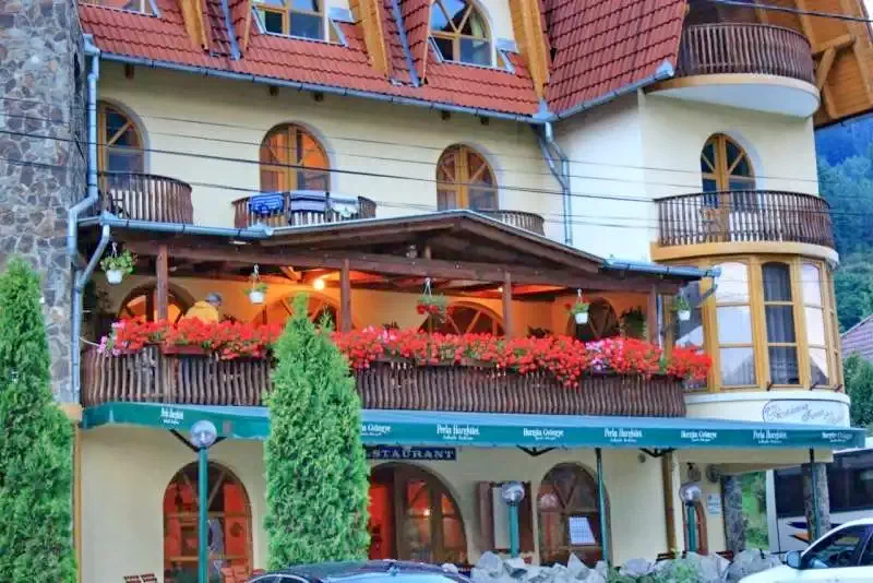 Corund Cazare | Motel (K1079-30) Imaginea poate fi supusă drepturilor de autor. Se recomandă contactarea titularului drepturilor.