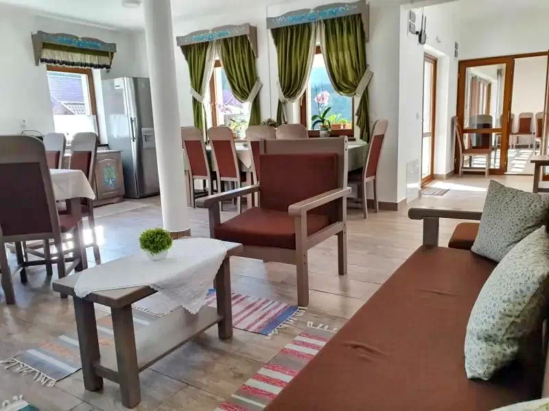 Korond Szállás | Motel (K1195-6) A kép szerzői jogvédelem alatt állhat. Javasolt a kapcsolatfelvétel a jog tulajdonossal.