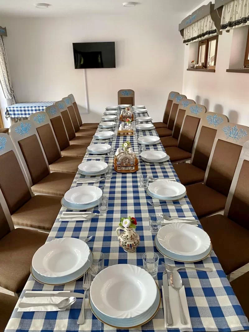 Corund Cazare | Motel (K1195-22) Imaginea poate fi supusă drepturilor de autor. Se recomandă contactarea titularului drepturilor.