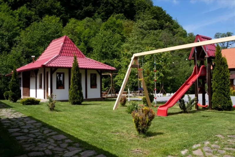 Corund Cazare | Motel (K1195-32) Imaginea poate fi supusă drepturilor de autor. Se recomandă contactarea titularului drepturilor.