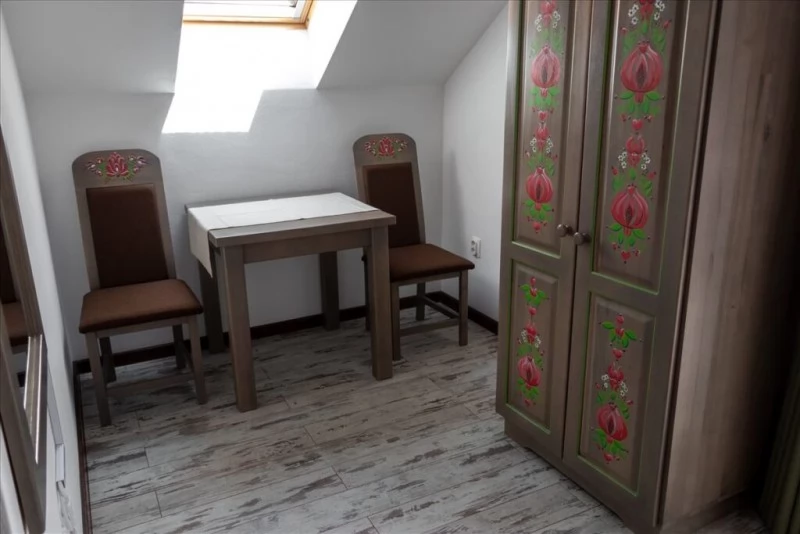 Corund Cazare | Motel (K1195-43) Imaginea poate fi supusă drepturilor de autor. Se recomandă contactarea titularului drepturilor.