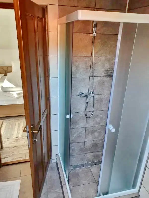 Corund Cazare | Motel (K1195-44) Imaginea poate fi supusă drepturilor de autor. Se recomandă contactarea titularului drepturilor.