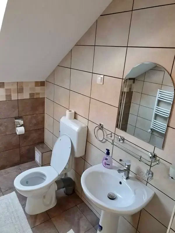 Korond Szállás | Motel (K1195-48) A kép szerzői jogvédelem alatt állhat. Javasolt a kapcsolatfelvétel a jog tulajdonossal.