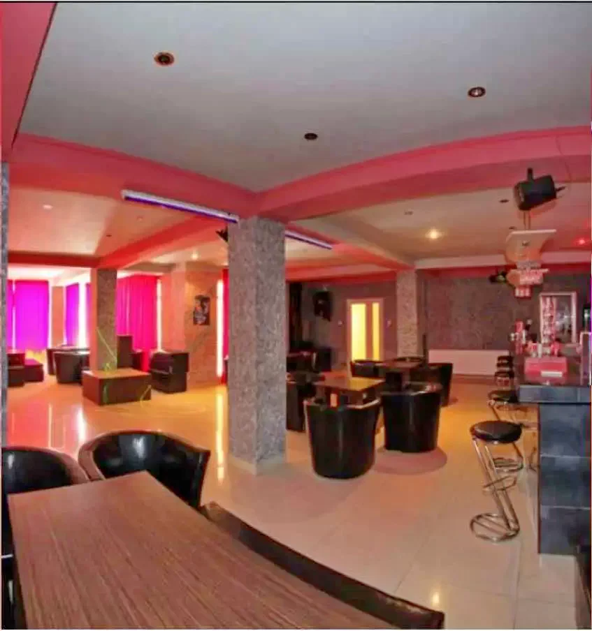 Băile Herculane Cazare | Motel (K0035-19) Imaginea poate fi supusă drepturilor de autor. Se recomandă contactarea titularului drepturilor.