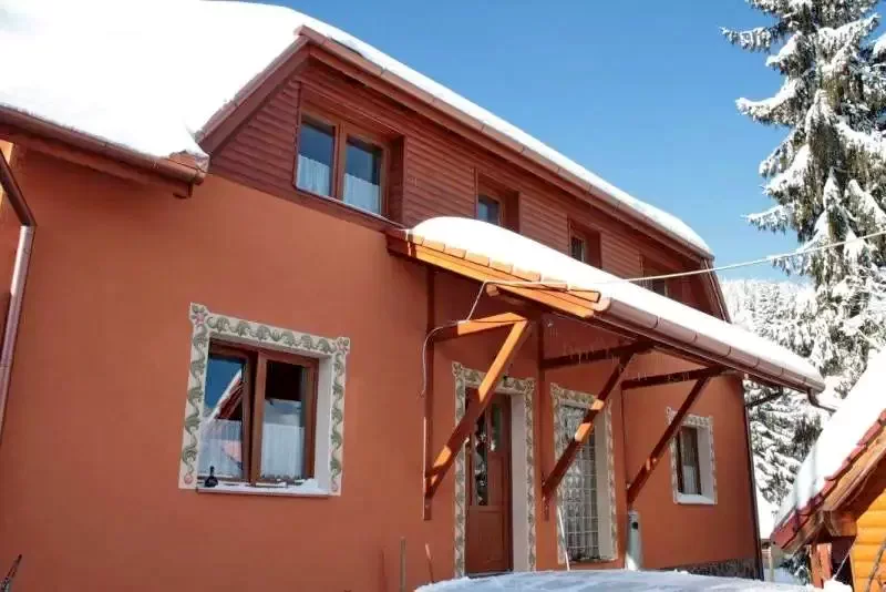 Harghita-Băi Cazare | Cabană (K1204-6) Imaginea poate fi supusă drepturilor de autor. Se recomandă contactarea titularului drepturilor.