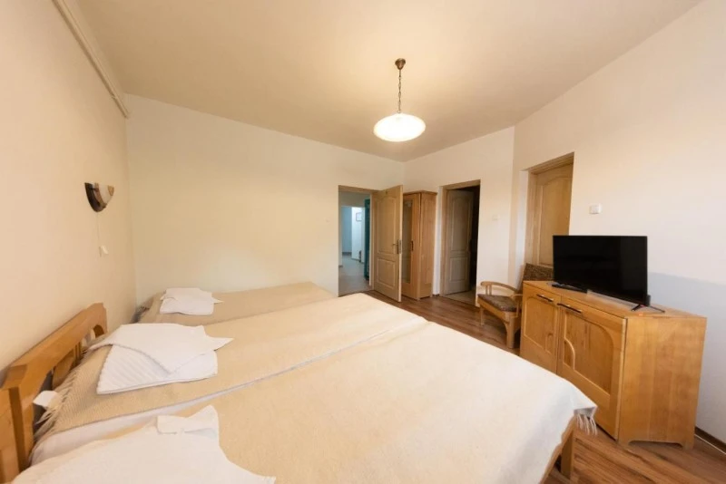 Hargitafürdő Szállás | Motel (K0292-9) A kép szerzői jogvédelem alatt állhat. Javasolt a kapcsolatfelvétel a jog tulajdonossal.