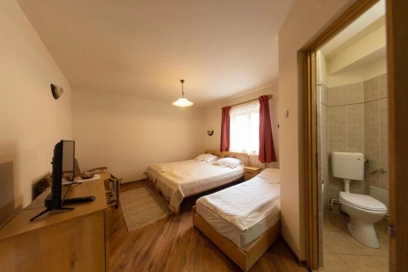 Harghita-Băi Cazare | Motel (K0292-25) Imaginea poate fi supusă drepturilor de autor. Se recomandă contactarea titularului drepturilor.