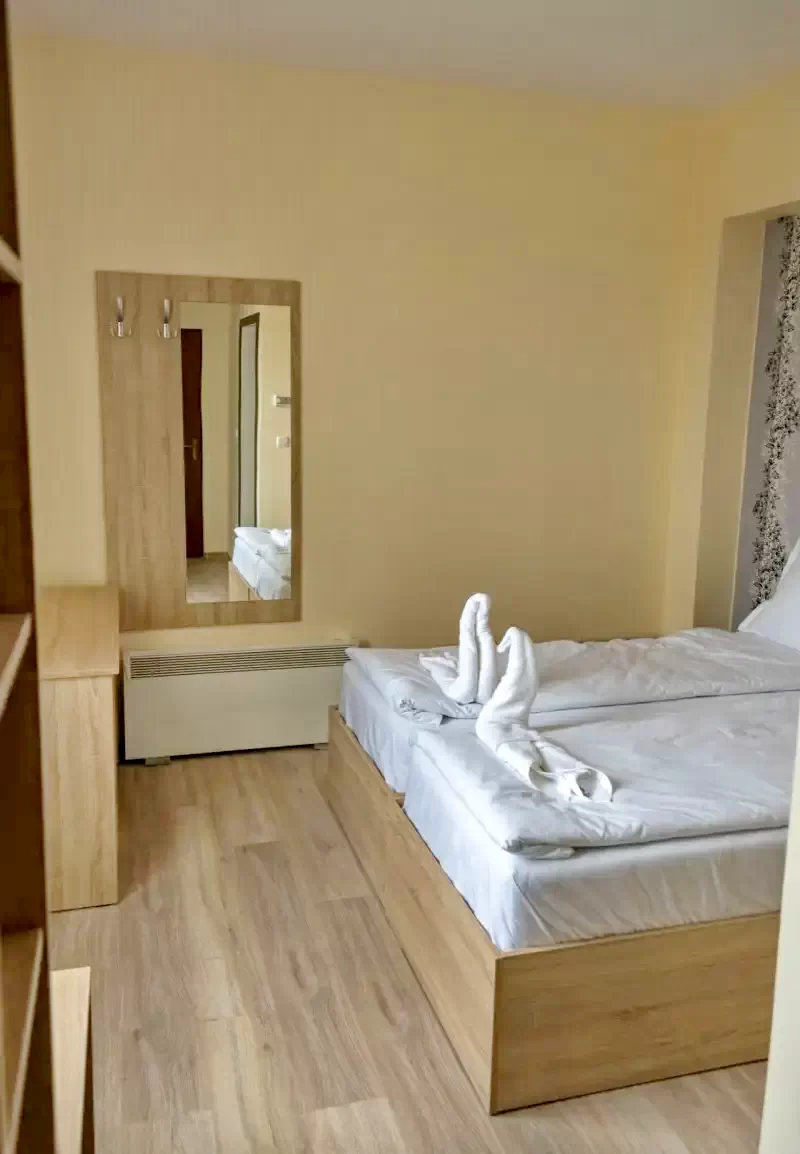 Dealu Cazare | Motel (K1412-13) Imaginea poate fi supusă drepturilor de autor. Se recomandă contactarea titularului drepturilor.