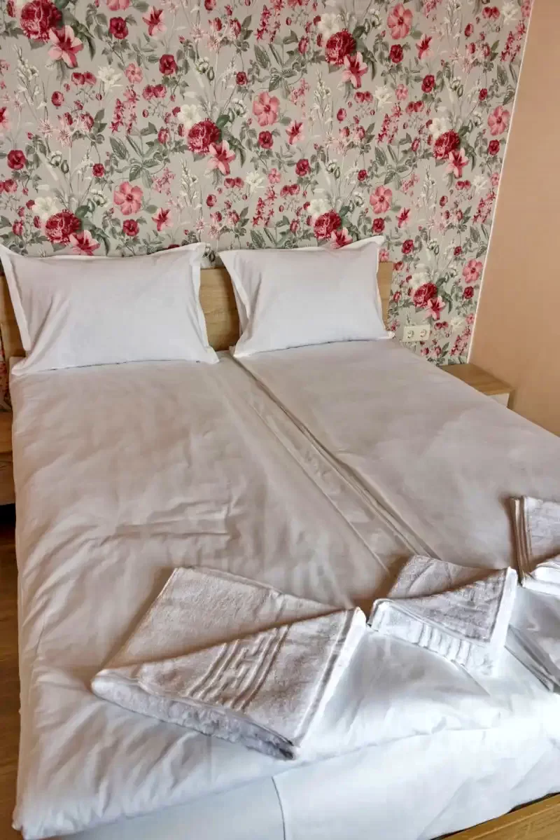 Dealu Cazare | Motel (K1412-33) Imaginea poate fi supusă drepturilor de autor. Se recomandă contactarea titularului drepturilor.