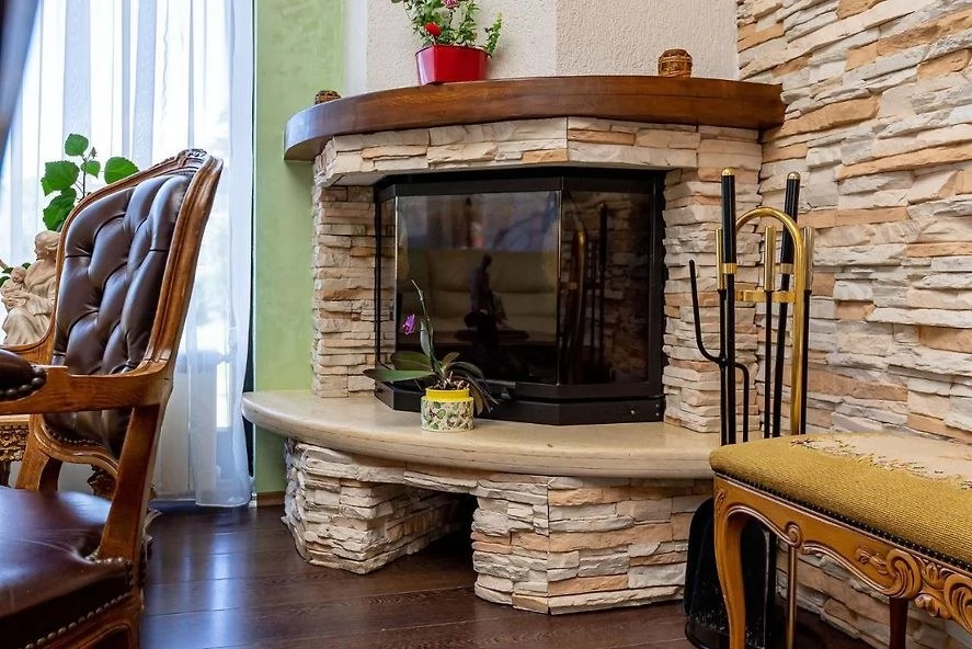 Bușteni Szállás | Panzió (K1445-7) A kép szerzői jogvédelem alatt állhat. Javasolt a kapcsolatfelvétel a jog tulajdonossal. Bușteni Szállás | Panzió (K1445-7) A kép szerzői jogvédelem alatt állhat. Javasolt a kapcsolatfelvétel a jog tulajdonossal.