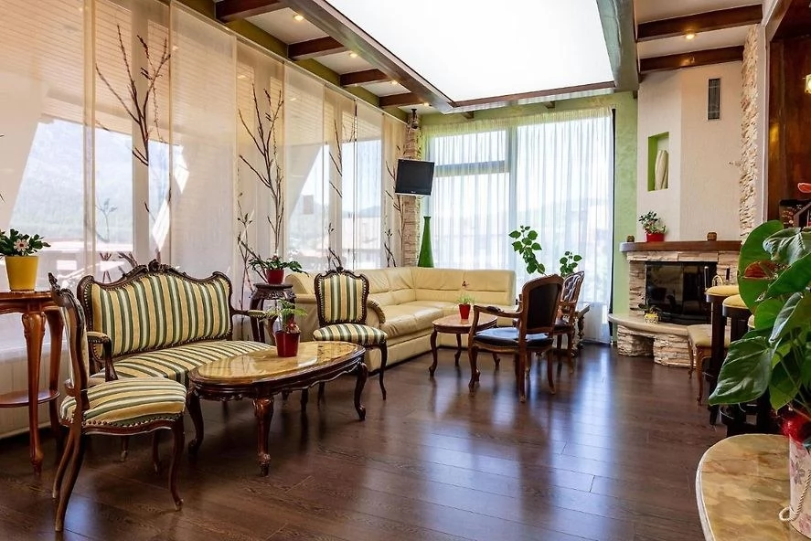 Bușteni Szállás | Motel (K1445-50) A kép szerzői jogvédelem alatt állhat. Javasolt a kapcsolatfelvétel a jog tulajdonossal.