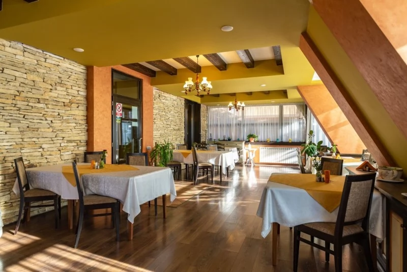 Bușteni Szállás | Motel (K1445-59) A kép szerzői jogvédelem alatt állhat. Javasolt a kapcsolatfelvétel a jog tulajdonossal.