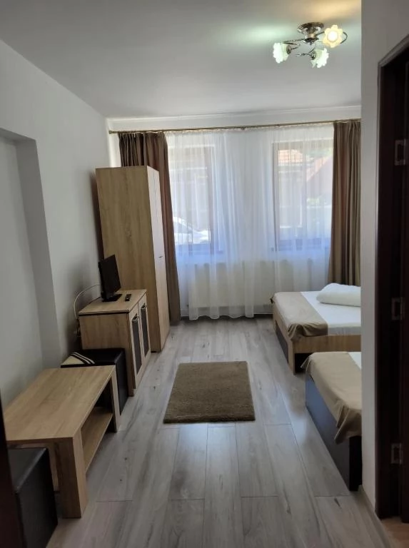 Kercisóra Szállás | Motel (K1487-51) A kép szerzői jogvédelem alatt állhat. Javasolt a kapcsolatfelvétel a jog tulajdonossal.