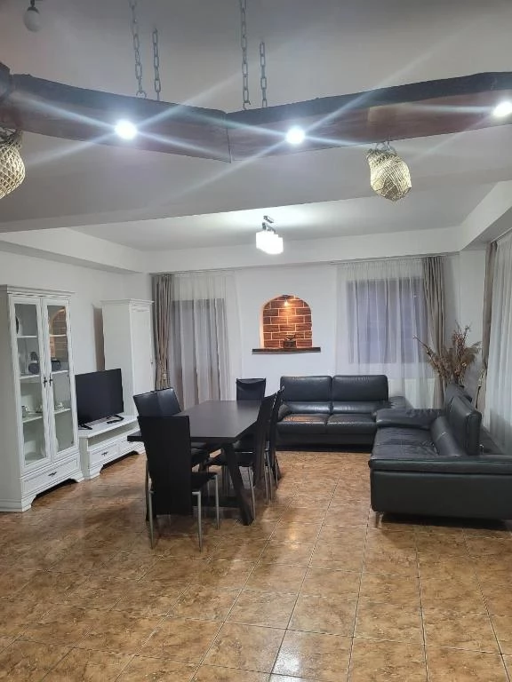 Kercisóra Szállás | Motel (K1487-55) A kép szerzői jogvédelem alatt állhat. Javasolt a kapcsolatfelvétel a jog tulajdonossal.