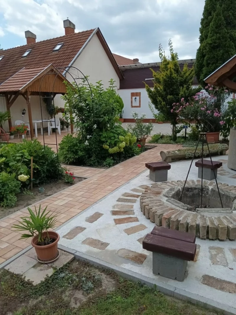 Jula Cazare | Sat de vacanță (K0511-2) Imaginea poate fi supusă drepturilor de autor. Se recomandă contactarea titularului drepturilor.