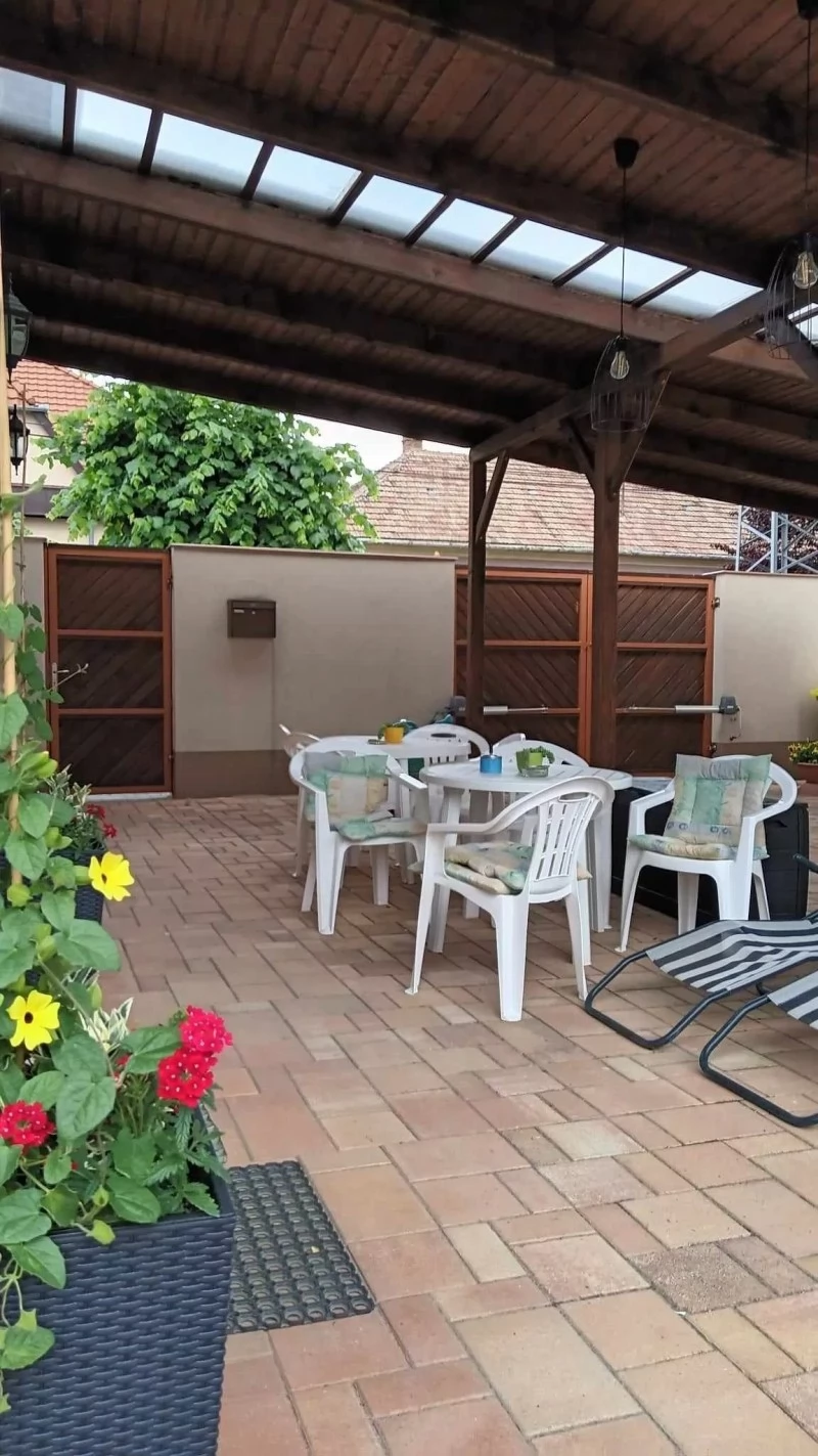 Gyula Szállás | Kulcsosház (K0511-4) A kép szerzői jogvédelem alatt állhat. Javasolt a kapcsolatfelvétel a jog tulajdonossal. Gyula Szállás | Kulcsosház (K0511-4) A kép szerzői jogvédelem alatt állhat. Javasolt a kapcsolatfelvétel a jog tulajdonossal.