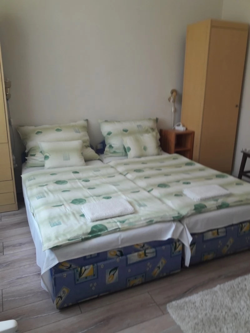 Gyula Szállás | Üdülőfalu (K0511-23) A kép szerzői jogvédelem alatt állhat. Javasolt a kapcsolatfelvétel a jog tulajdonossal.