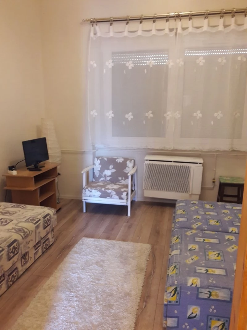 Jula Cazare | Sat de vacanță (K0511-26) Imaginea poate fi supusă drepturilor de autor. Se recomandă contactarea titularului drepturilor.