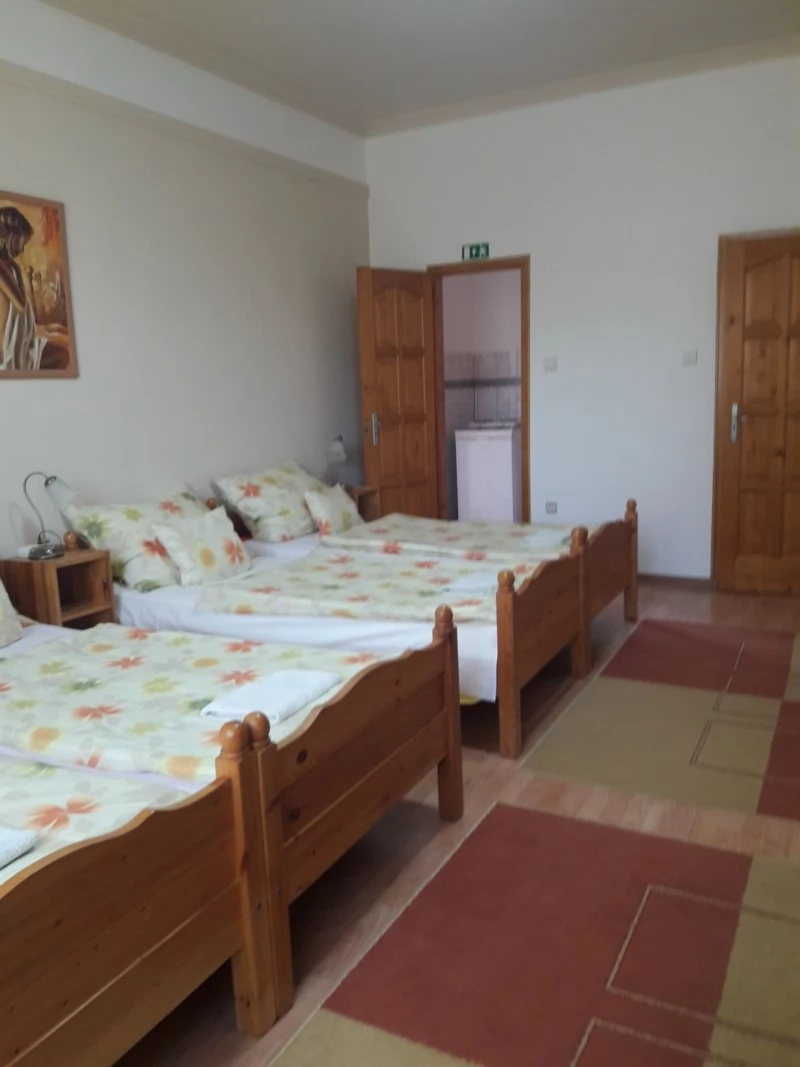 Gyula Szállás | Kulcsosház (K0511-27) A kép szerzői jogvédelem alatt állhat. Javasolt a kapcsolatfelvétel a jog tulajdonossal. Gyula Szállás | Kulcsosház (K0511-27) A kép szerzői jogvédelem alatt állhat. Javasolt a kapcsolatfelvétel a jog tulajdonossal.