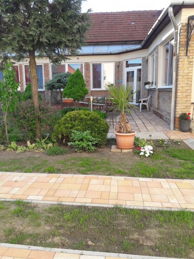 Gyula Szállás | Kulcsosház (K0511-28) A kép szerzői jogvédelem alatt állhat. Javasolt a kapcsolatfelvétel a jog tulajdonossal.