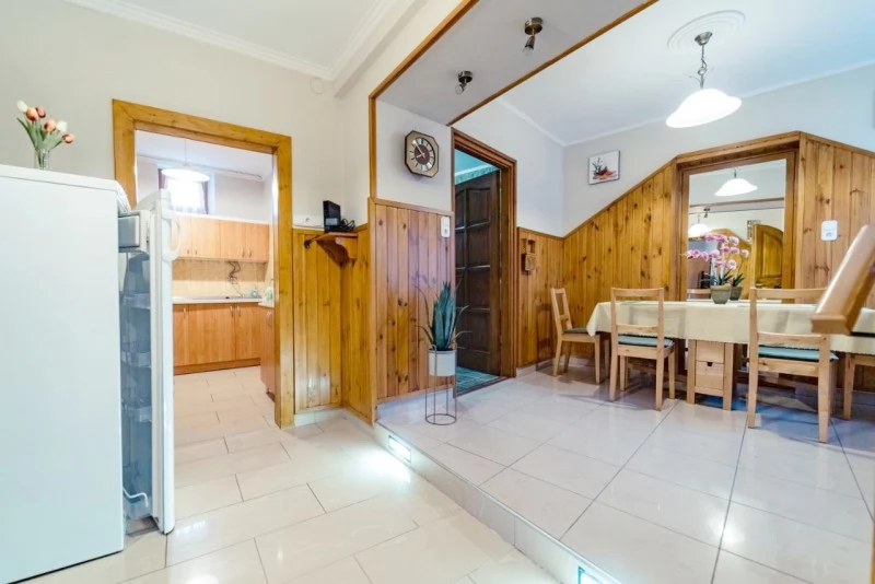 Jula Cazare | Sat de vacanță (K0008-9) Imaginea poate fi supusă drepturilor de autor. Se recomandă contactarea titularului drepturilor.