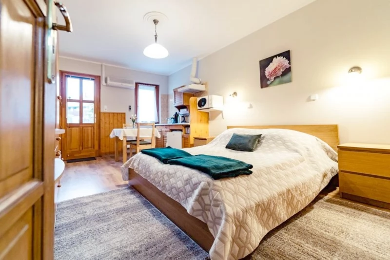 Jula Cazare | Sat de vacanță (K0008-14) Imaginea poate fi supusă drepturilor de autor. Se recomandă contactarea titularului drepturilor.