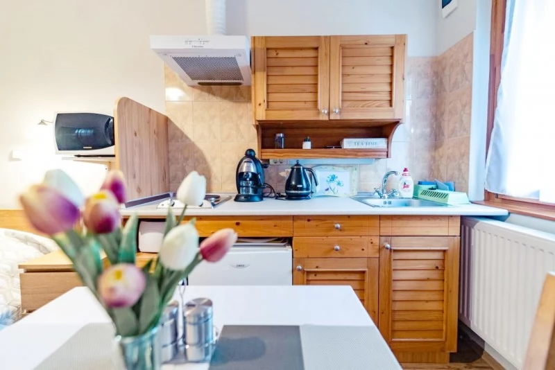 Jula Cazare | Sat de vacanță (K0008-15) Imaginea poate fi supusă drepturilor de autor. Se recomandă contactarea titularului drepturilor.