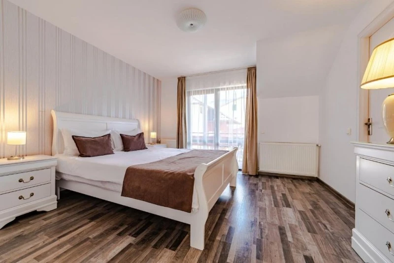 Bușteni Cazare | Hotel-apartament (K1583-73) Imaginea poate fi supusă drepturilor de autor. Se recomandă contactarea titularului drepturilor.