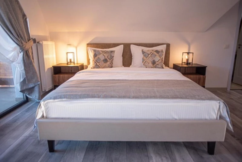 Bușteni Cazare | Hotel-apartament (K1586-18) Imaginea poate fi supusă drepturilor de autor. Se recomandă contactarea titularului drepturilor.