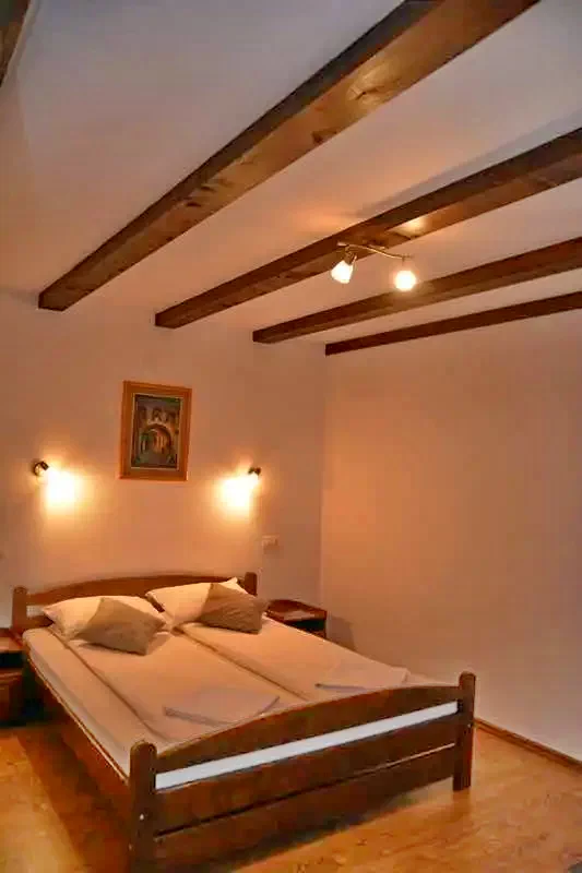 Lupeni Cazare | Motel (K0356-10) Imaginea poate fi supusă drepturilor de autor. Se recomandă contactarea titularului drepturilor.