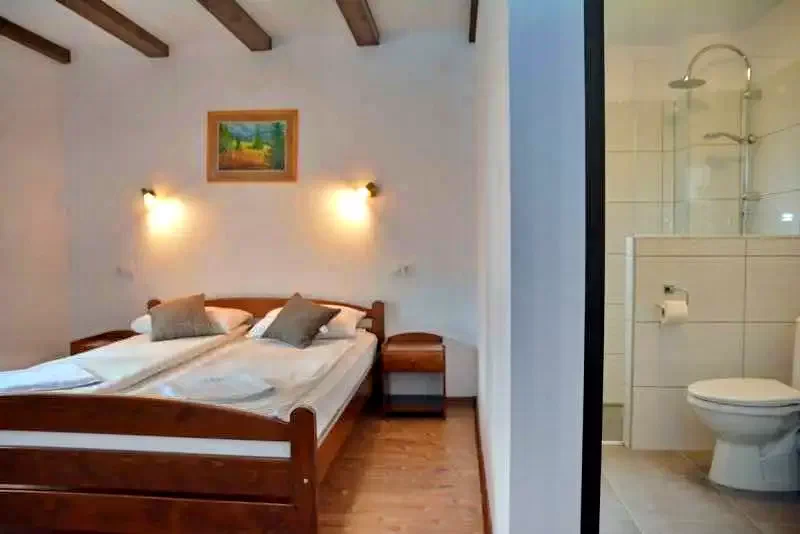 Farkaslaka Szállás | Motel (K0356-17) A kép szerzői jogvédelem alatt állhat. Javasolt a kapcsolatfelvétel a jog tulajdonossal.