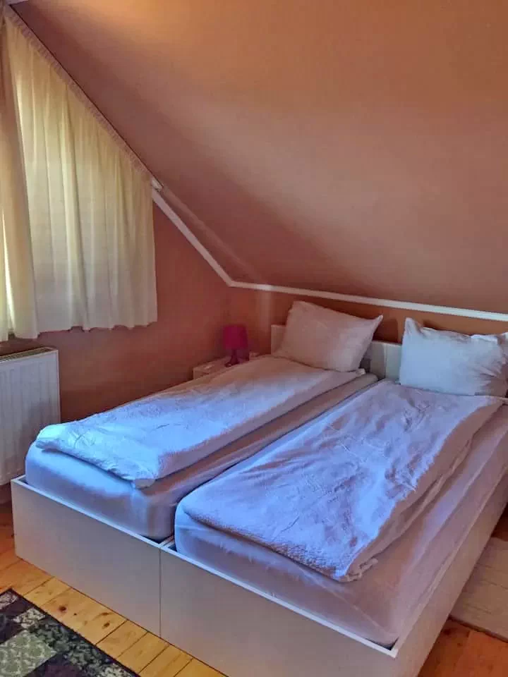 Corund Cazare | Sat de vacanță (K0351-26) Imaginea poate fi supusă drepturilor de autor. Se recomandă contactarea titularului drepturilor.