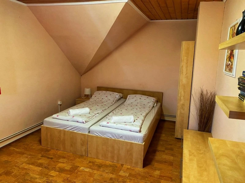 Corund Cazare | Cabană (K0351-31) Imaginea poate fi supusă drepturilor de autor. Se recomandă contactarea titularului drepturilor.