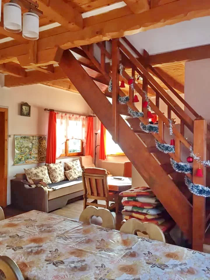 Corund Cazare | Cabană (K0351-49) Imaginea poate fi supusă drepturilor de autor. Se recomandă contactarea titularului drepturilor.