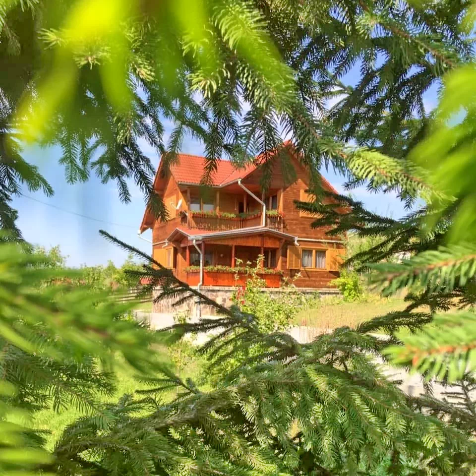 Corund Cazare | Cabană (K0351-62) Imaginea poate fi supusă drepturilor de autor. Se recomandă contactarea titularului drepturilor.