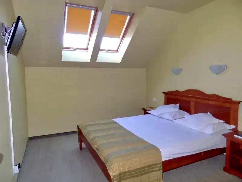 Kolozsvár Szállás | Hotel** (K1388-38) A kép szerzői jogvédelem alatt állhat. Javasolt a kapcsolatfelvétel a jog tulajdonossal. Kolozsvár Szállás | Hotel** (K1388-38) A kép szerzői jogvédelem alatt állhat. Javasolt a kapcsolatfelvétel a jog tulajdonossal.