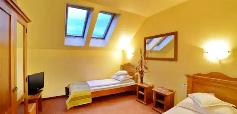 Kolozsvár Szállás | Hotel** (K1388-41) A kép szerzői jogvédelem alatt állhat. Javasolt a kapcsolatfelvétel a jog tulajdonossal. Kolozsvár Szállás | Hotel** (K1388-41) A kép szerzői jogvédelem alatt állhat. Javasolt a kapcsolatfelvétel a jog tulajdonossal.