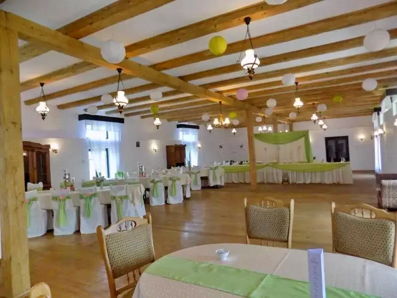 Racu Cazare | Căsuțe tip camping (K0083-2) Imaginea poate fi supusă drepturilor de autor. Se recomandă contactarea titularului drepturilor.