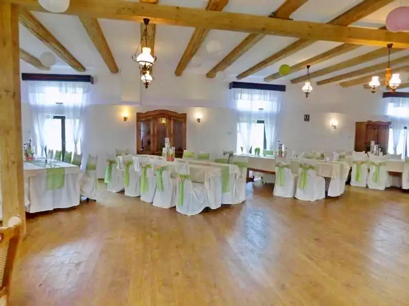 Racu Cazare | Han (K0083-5) Imaginea poate fi supusă drepturilor de autor. Se recomandă contactarea titularului drepturilor.