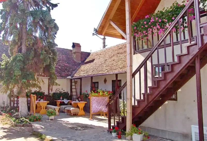 Racu Cazare | Căsuțe tip camping (K0083-20) Imaginea poate fi supusă drepturilor de autor. Se recomandă contactarea titularului drepturilor.