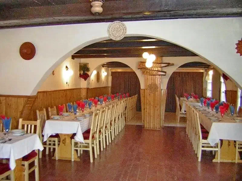 Racu Cazare | Căsuțe tip camping (K0083-24) Imaginea poate fi supusă drepturilor de autor. Se recomandă contactarea titularului drepturilor.