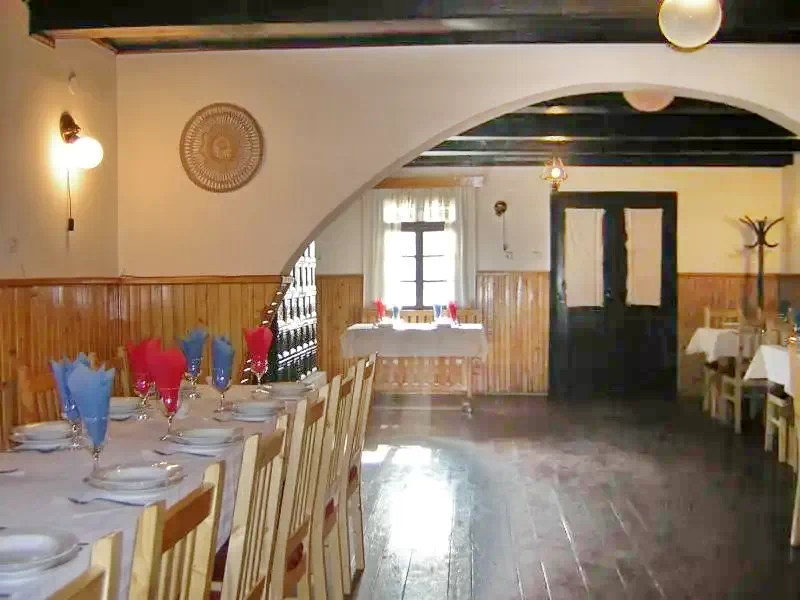 Racu Cazare | Căsuțe tip camping (K0083-28) Imaginea poate fi supusă drepturilor de autor. Se recomandă contactarea titularului drepturilor.