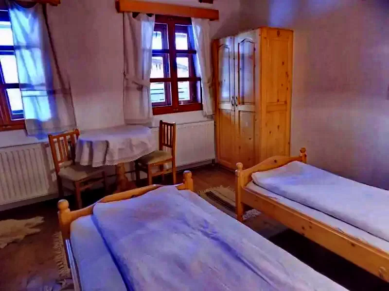 Racu Cazare | Căsuțe tip camping (K0083-44) Imaginea poate fi supusă drepturilor de autor. Se recomandă contactarea titularului drepturilor.