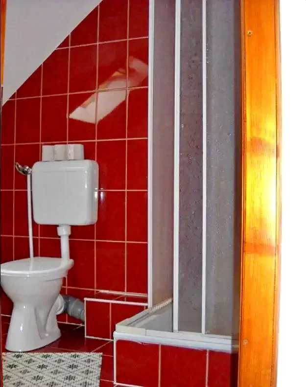 Racu Cazare | Căsuțe tip camping (K0083-50) Imaginea poate fi supusă drepturilor de autor. Se recomandă contactarea titularului drepturilor.