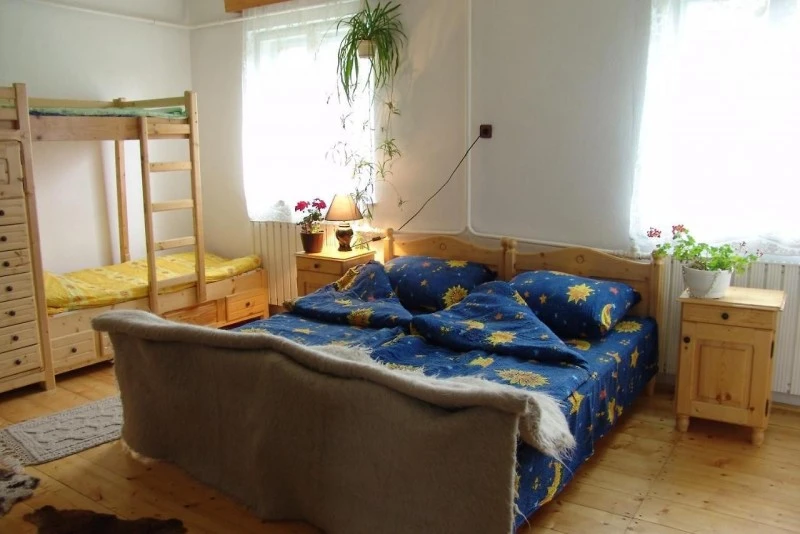 Racu Cazare | Căsuțe tip camping (K0083-52) Imaginea poate fi supusă drepturilor de autor. Se recomandă contactarea titularului drepturilor.