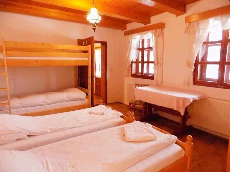 Racu Cazare | Căsuțe tip camping (K0083-54) Imaginea poate fi supusă drepturilor de autor. Se recomandă contactarea titularului drepturilor.