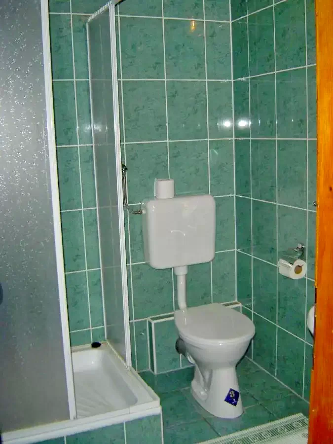 Racu Cazare | Căsuțe tip camping (K0083-58) Imaginea poate fi supusă drepturilor de autor. Se recomandă contactarea titularului drepturilor.